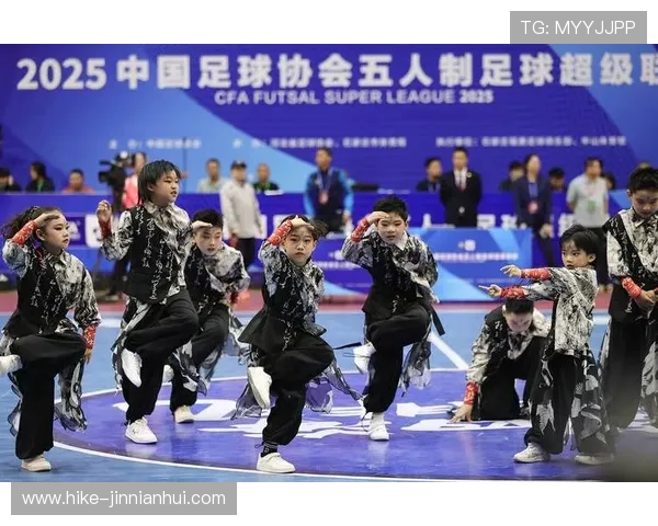 五人制足球球星激烈对决 展现顶级技术与精彩进攻防守较量 五人制足球球星激烈对决 展现顶级技术与精彩进攻防守较量