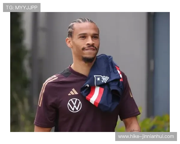 萨拉赫萨内萨基齐三大足球明星的卓越表现与影响力解析