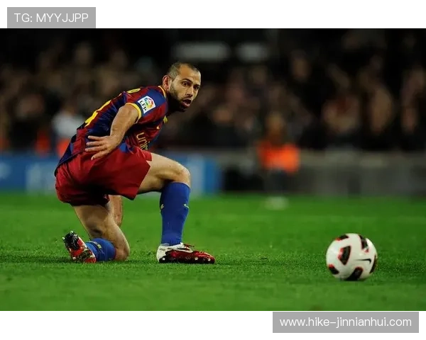 足球球星west的职业生涯起伏与辉煌瞬间全景解读