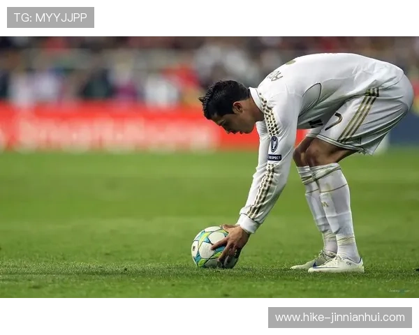 震撼视觉体验:全球顶级足球球星高清4K图片与精彩背后故事全解析 震撼视觉体验:全球顶级足球球星高清4K图片与精彩背后故事全解析